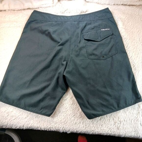 Volcom Men's Standard Mod Tech 20" Boardshort Swim Trunk. Size 36 - Picture 6 of 8